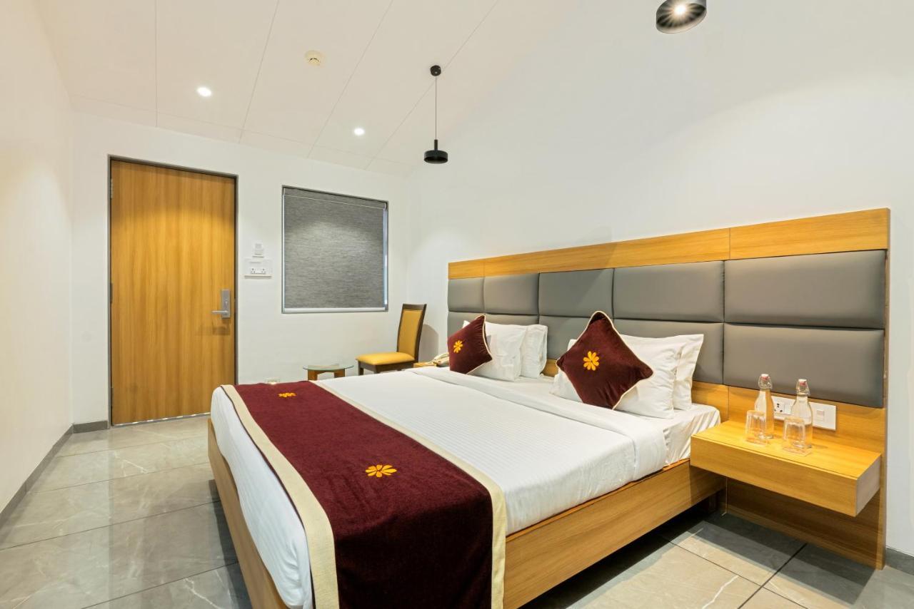 Gold Beach Villa Daman Dış mekan fotoğraf